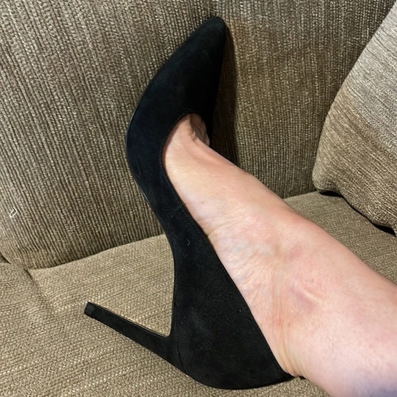 Stuart Weitzman Heels in Black and Tan - Picture 15 of 16